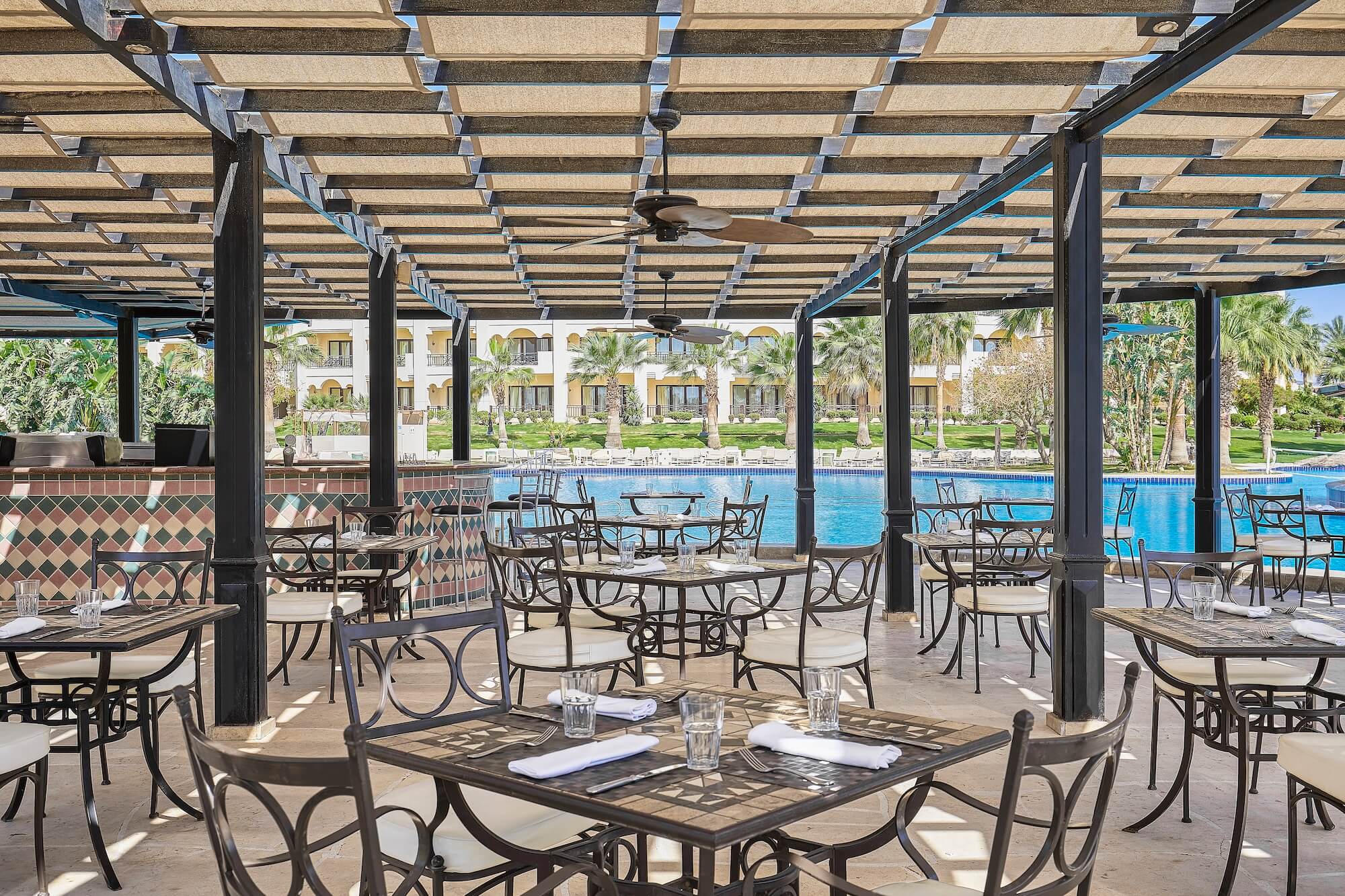 ADD Properties - Steigenberger ALDAU Beach Hotel - Bwala Pool Bar