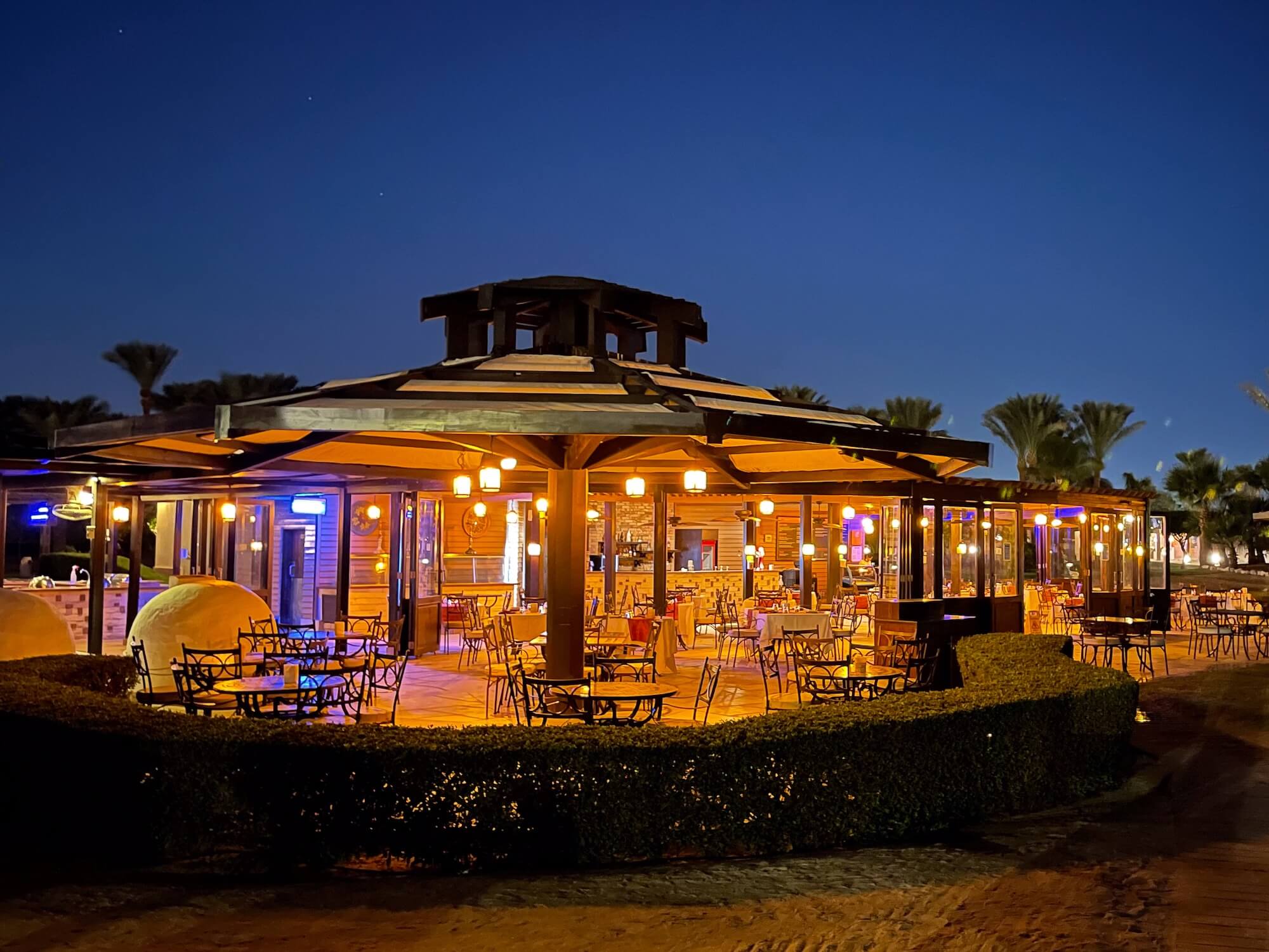 ADD Properties - Steigenberger ALDAU Beach Hotel - Tanga Beach Restaurant Night